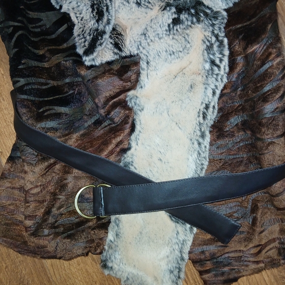 Faux fur vest - Picture 4 of 7